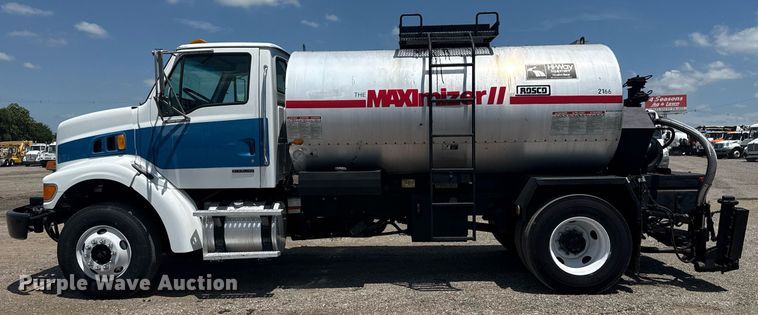 image for item EG6075 2004 Sterling Truck L7501 oil distributor truck