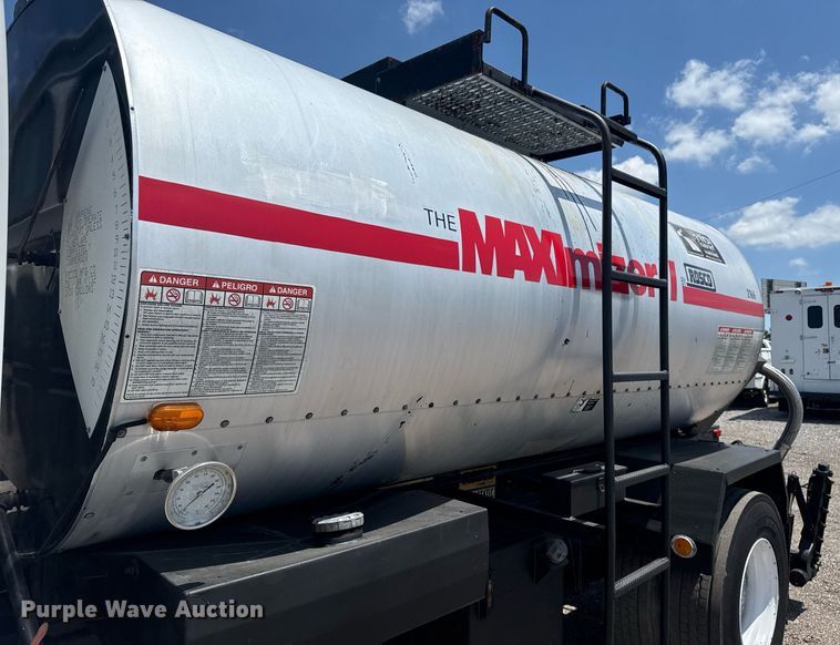 image for item EG6075 2004 Sterling Truck L7501 oil distributor truck