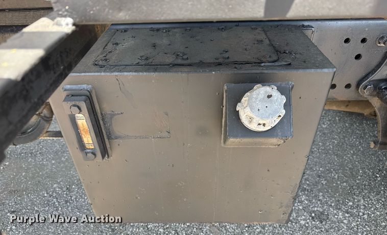 image for item EG6075 2004 Sterling Truck L7501 oil distributor truck