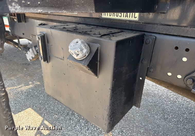 image for item EG6075 2004 Sterling Truck L7501 oil distributor truck