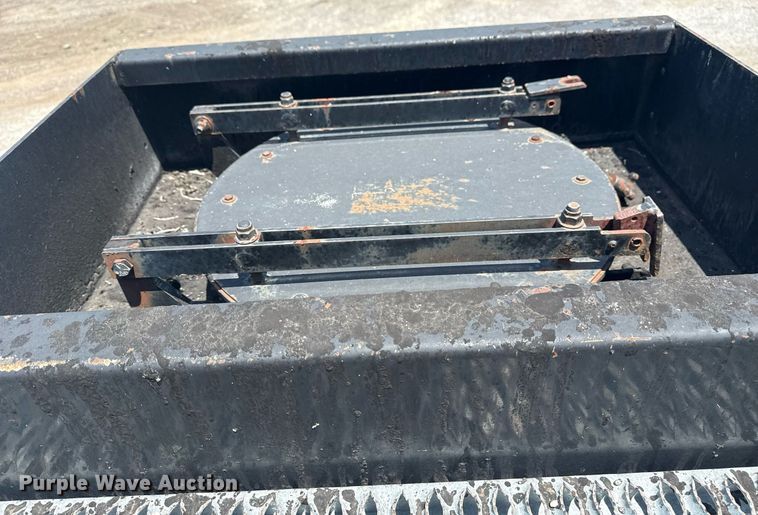 image for item EG6075 2004 Sterling Truck L7501 oil distributor truck