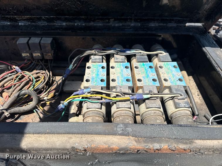 image for item EG6075 2004 Sterling Truck L7501 oil distributor truck