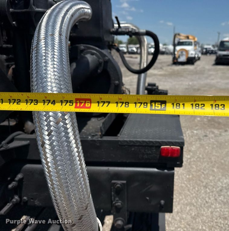 image for item EG6075 2004 Sterling Truck L7501 oil distributor truck