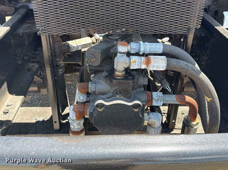 image for item EG6075 2004 Sterling Truck L7501 oil distributor truck