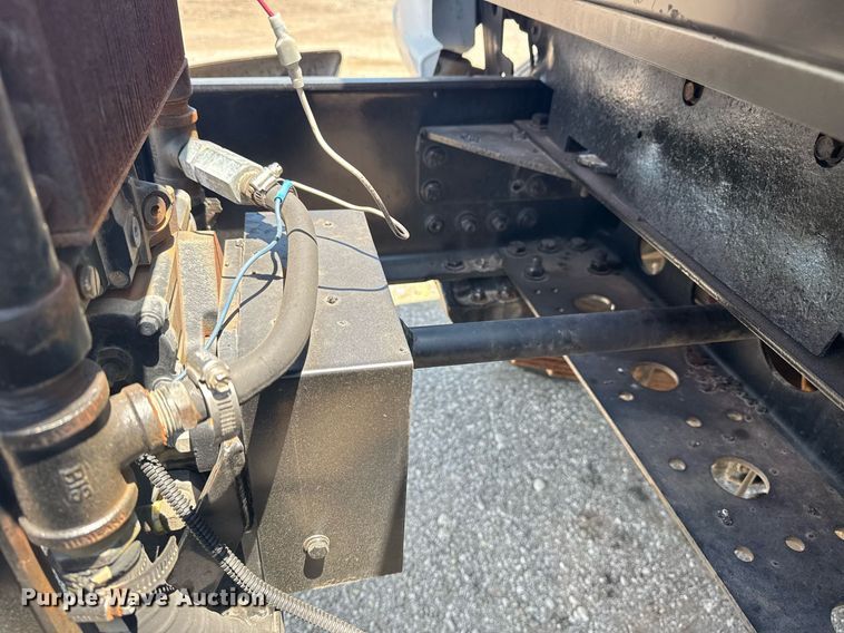 image for item EG6075 2004 Sterling Truck L7501 oil distributor truck