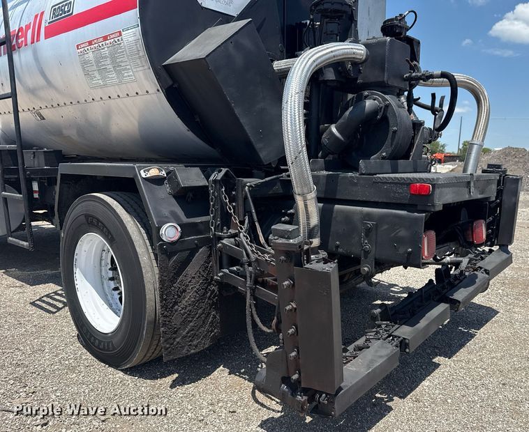 image for item EG6075 2004 Sterling Truck L7501 oil distributor truck