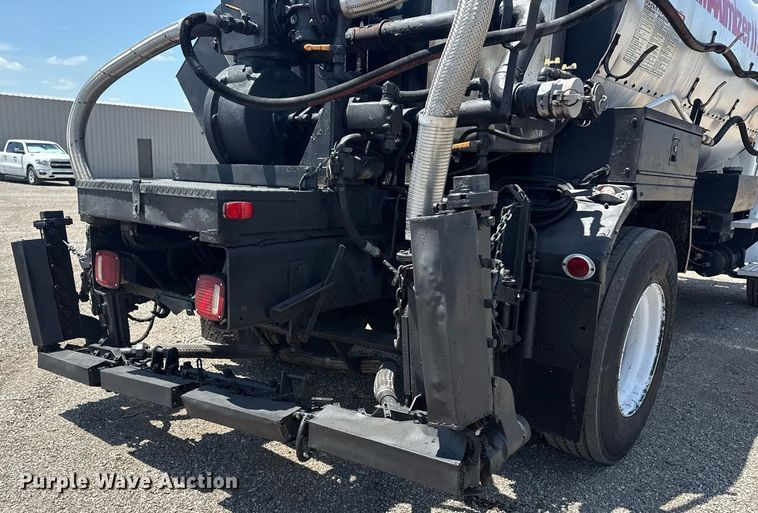 image for item EG6075 2004 Sterling Truck L7501 oil distributor truck