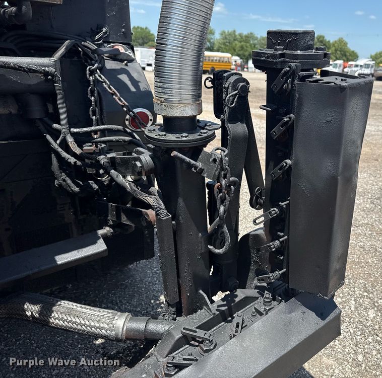 image for item EG6075 2004 Sterling Truck L7501 oil distributor truck