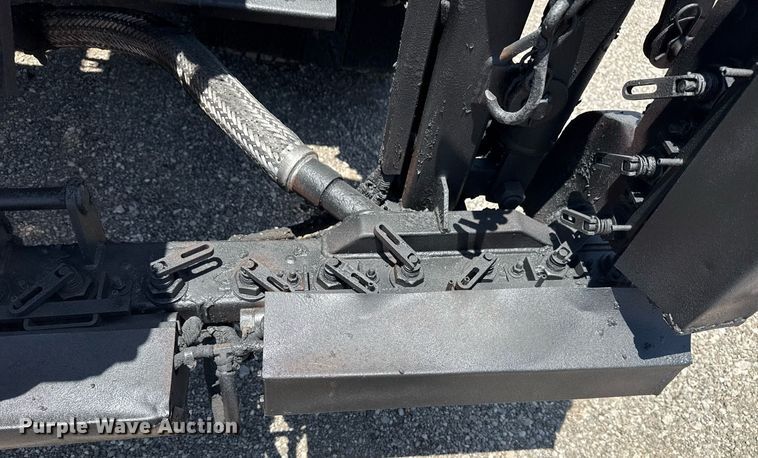 image for item EG6075 2004 Sterling Truck L7501 oil distributor truck