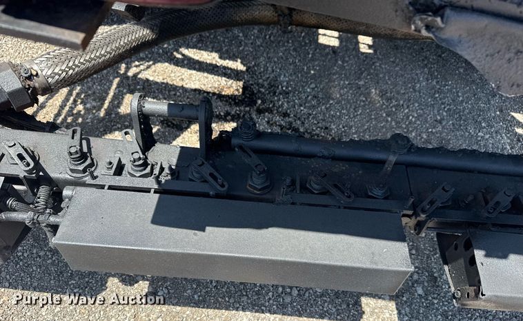 image for item EG6075 2004 Sterling Truck L7501 oil distributor truck