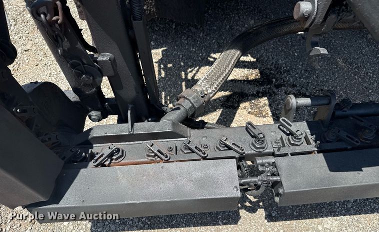 image for item EG6075 2004 Sterling Truck L7501 oil distributor truck