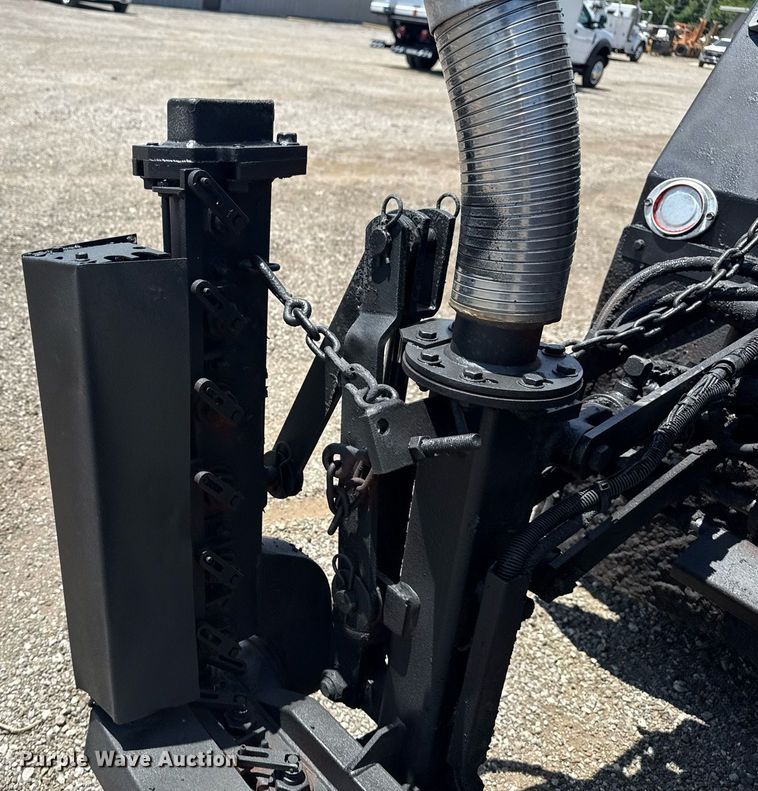 image for item EG6075 2004 Sterling Truck L7501 oil distributor truck