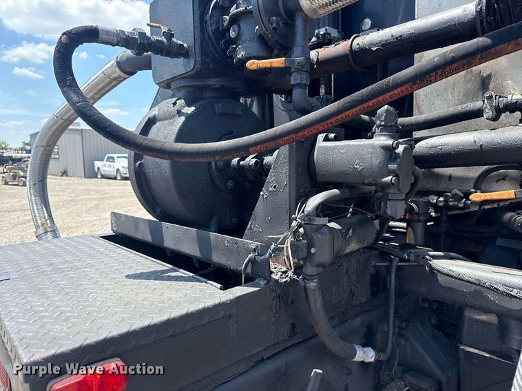 image for item EG6075 2004 Sterling Truck L7501 oil distributor truck