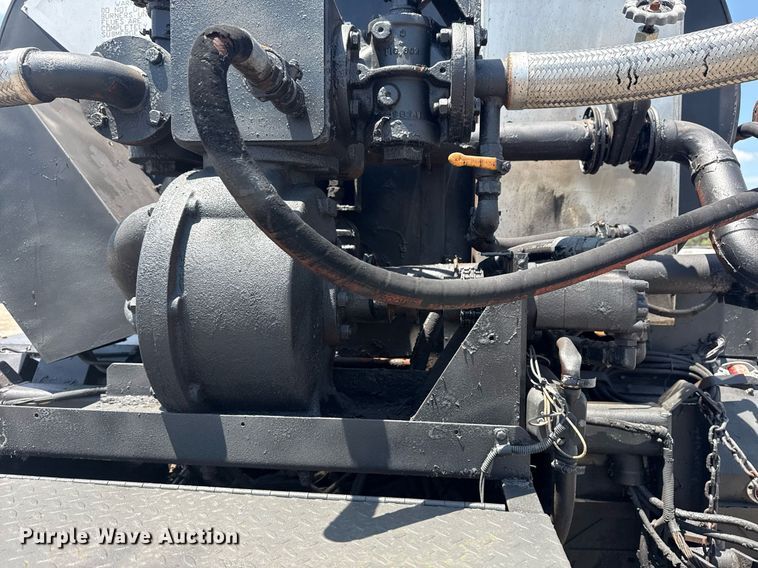 image for item EG6075 2004 Sterling Truck L7501 oil distributor truck