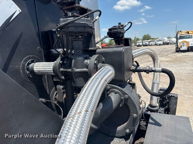 image for item EG6075 2004 Sterling Truck L7501 oil distributor truck