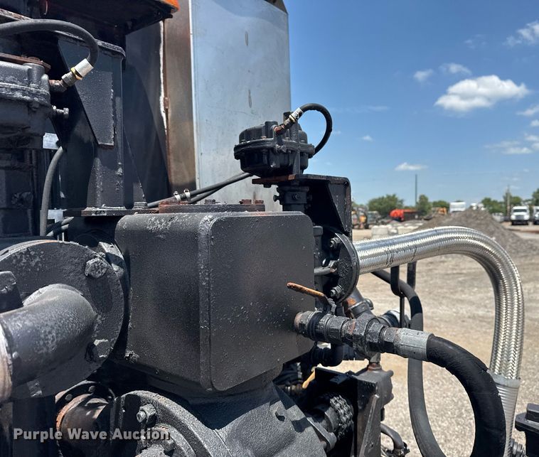 image for item EG6075 2004 Sterling Truck L7501 oil distributor truck