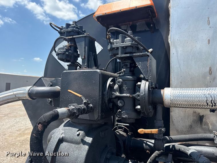 image for item EG6075 2004 Sterling Truck L7501 oil distributor truck