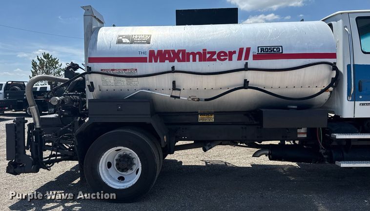 image for item EG6075 2004 Sterling Truck L7501 oil distributor truck