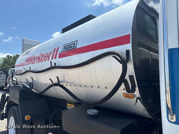 image for item EG6075 2004 Sterling Truck L7501 oil distributor truck