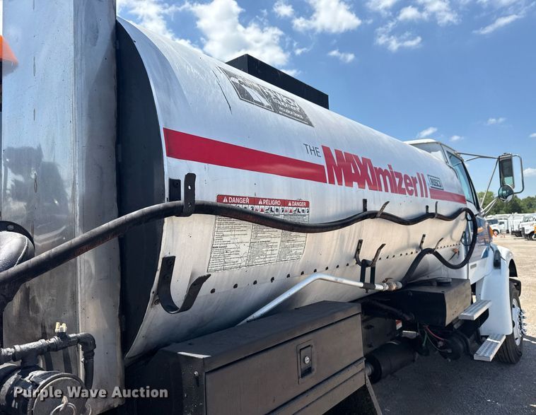 image for item EG6075 2004 Sterling Truck L7501 oil distributor truck