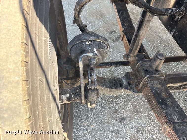 image for item EG6075 2004 Sterling Truck L7501 oil distributor truck