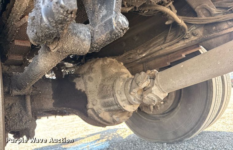 image for item EG6075 2004 Sterling Truck L7501 oil distributor truck