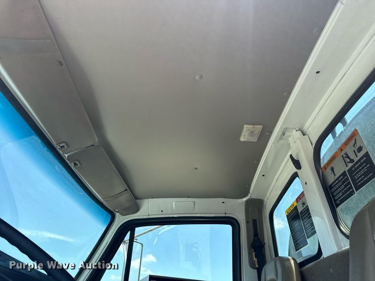 image for item EG6075 2004 Sterling Truck L7501 oil distributor truck