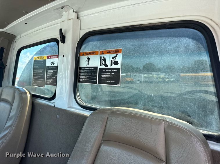 image for item EG6075 2004 Sterling Truck L7501 oil distributor truck