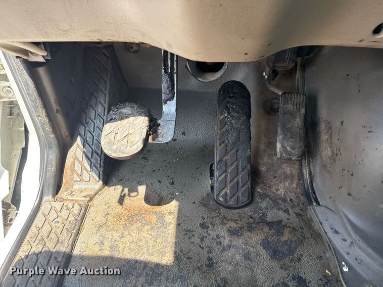 image for item EG6075 2004 Sterling Truck L7501 oil distributor truck