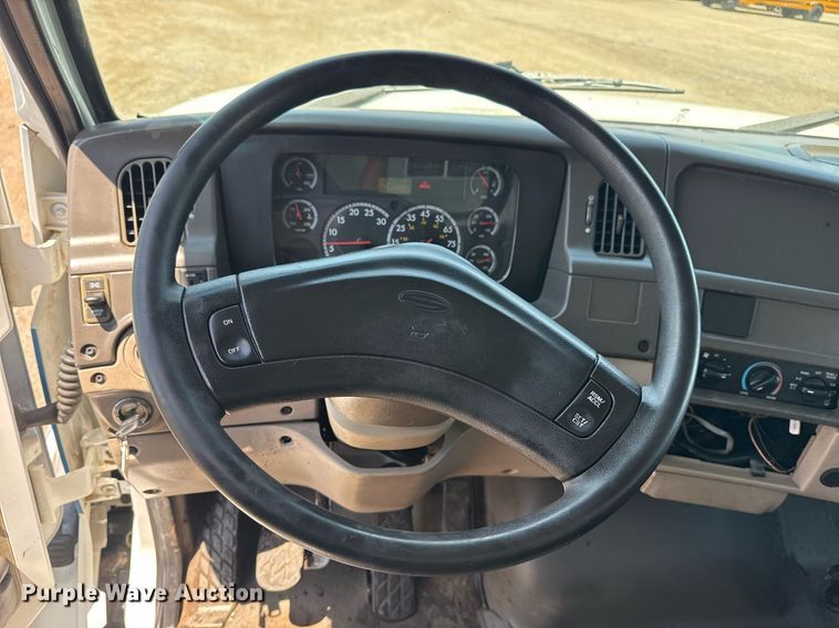 image for item EG6075 2004 Sterling Truck L7501 oil distributor truck