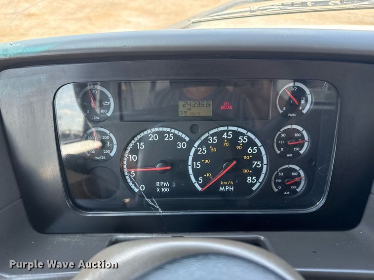 image for item EG6075 2004 Sterling Truck L7501 oil distributor truck