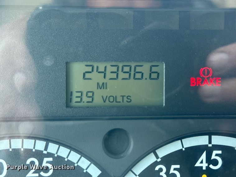 image for item EG6075 2004 Sterling Truck L7501 oil distributor truck