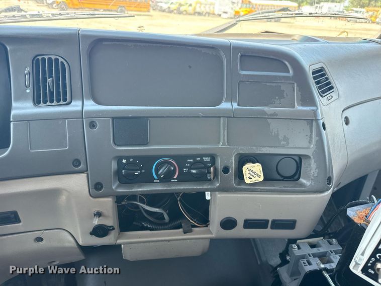 image for item EG6075 2004 Sterling Truck L7501 oil distributor truck