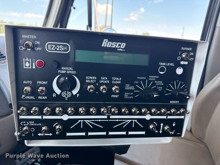 image for item EG6075 2004 Sterling Truck L7501 oil distributor truck