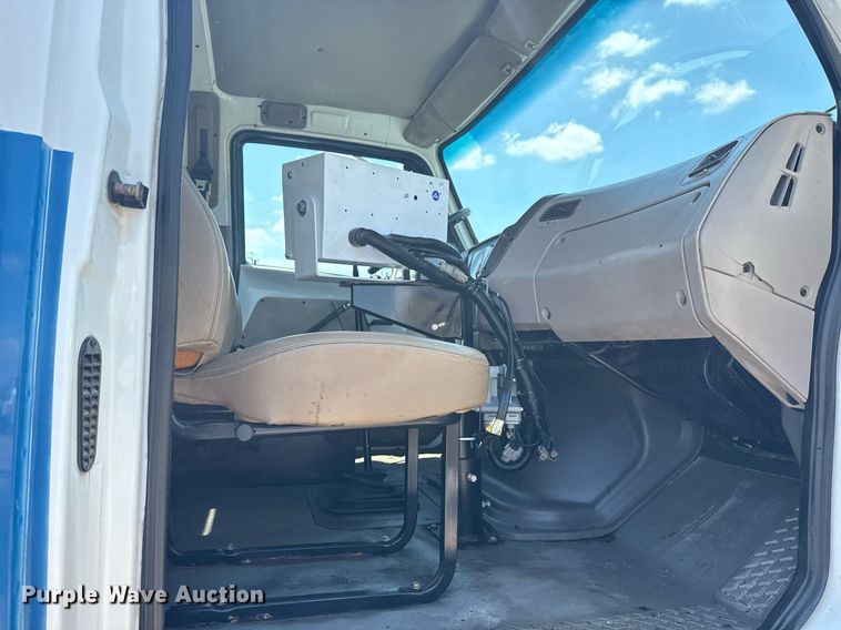 image for item EG6075 2004 Sterling Truck L7501 oil distributor truck