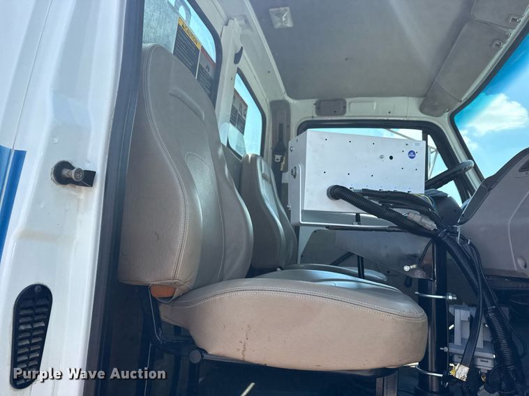 image for item EG6075 2004 Sterling Truck L7501 oil distributor truck