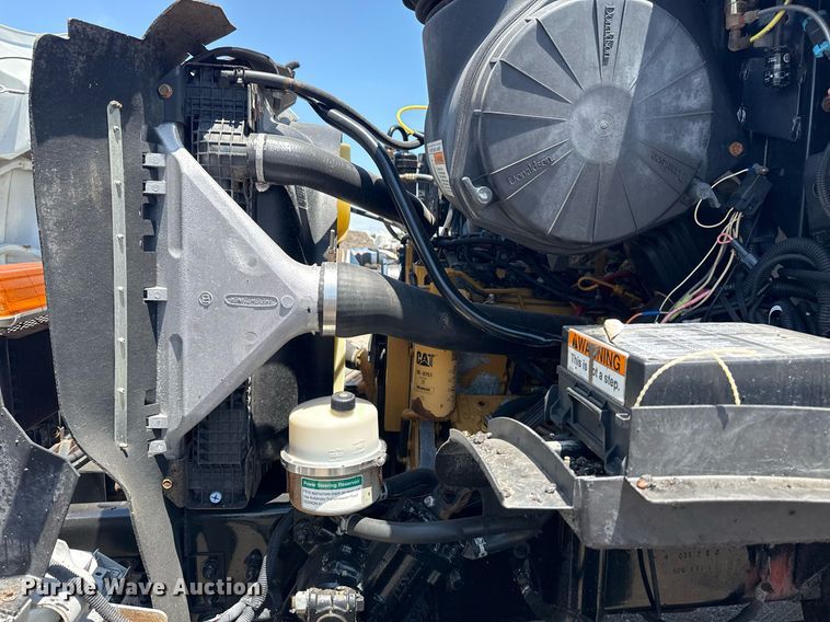 image for item EG6075 2004 Sterling Truck L7501 oil distributor truck