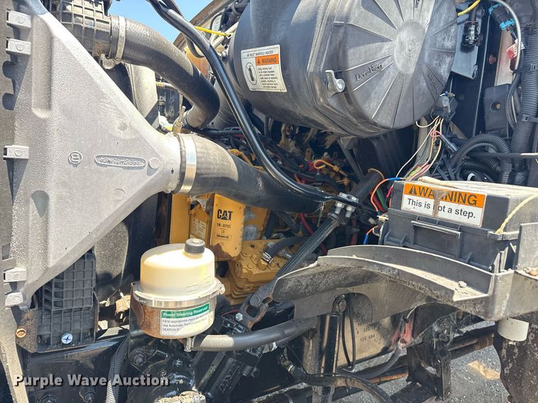 image for item EG6075 2004 Sterling Truck L7501 oil distributor truck