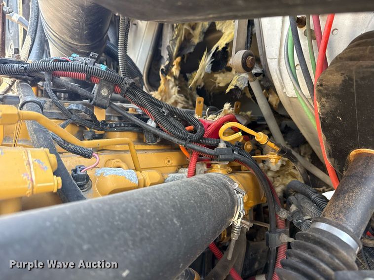 image for item EG6075 2004 Sterling Truck L7501 oil distributor truck