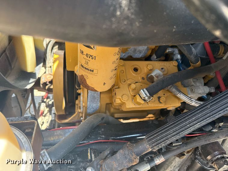 image for item EG6075 2004 Sterling Truck L7501 oil distributor truck