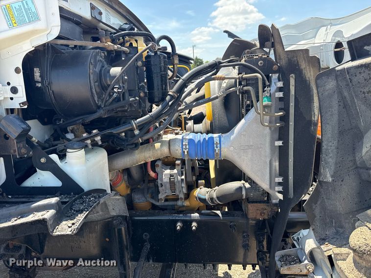 image for item EG6075 2004 Sterling Truck L7501 oil distributor truck