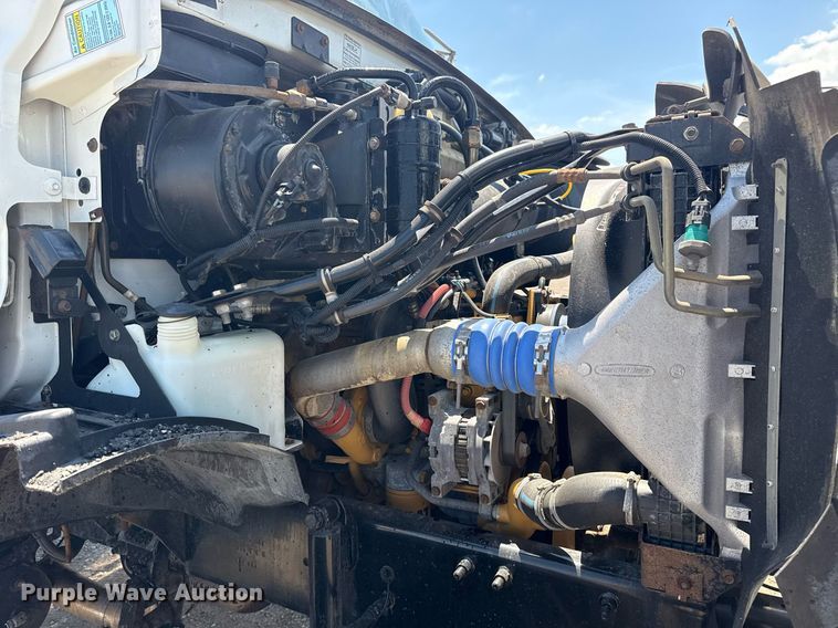 image for item EG6075 2004 Sterling Truck L7501 oil distributor truck