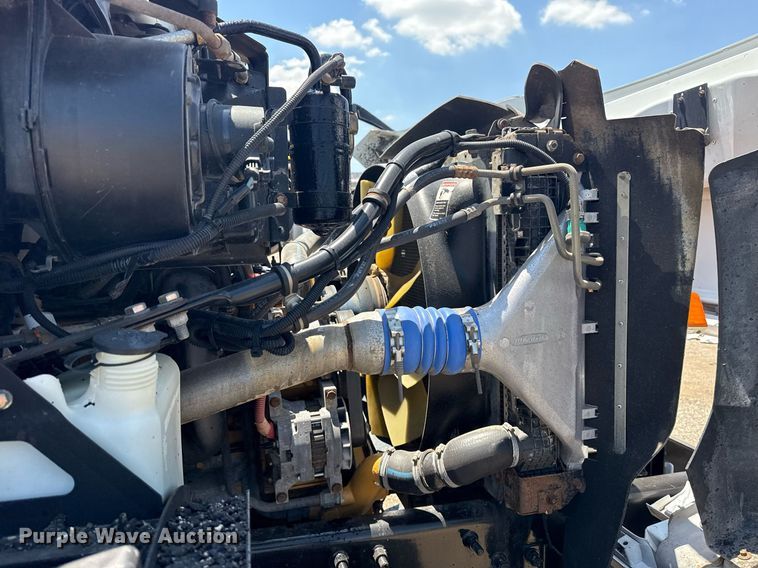 image for item EG6075 2004 Sterling Truck L7501 oil distributor truck