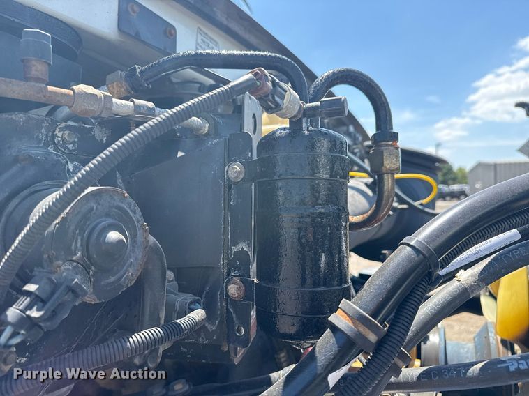 image for item EG6075 2004 Sterling Truck L7501 oil distributor truck