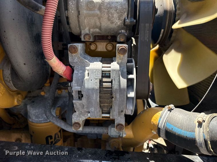 image for item EG6075 2004 Sterling Truck L7501 oil distributor truck