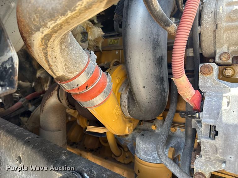 image for item EG6075 2004 Sterling Truck L7501 oil distributor truck