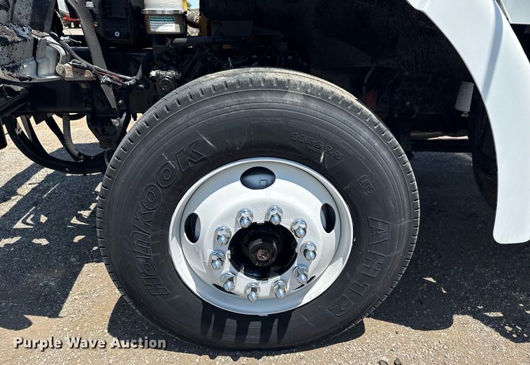 image for item EG6075 2004 Sterling Truck L7501 oil distributor truck