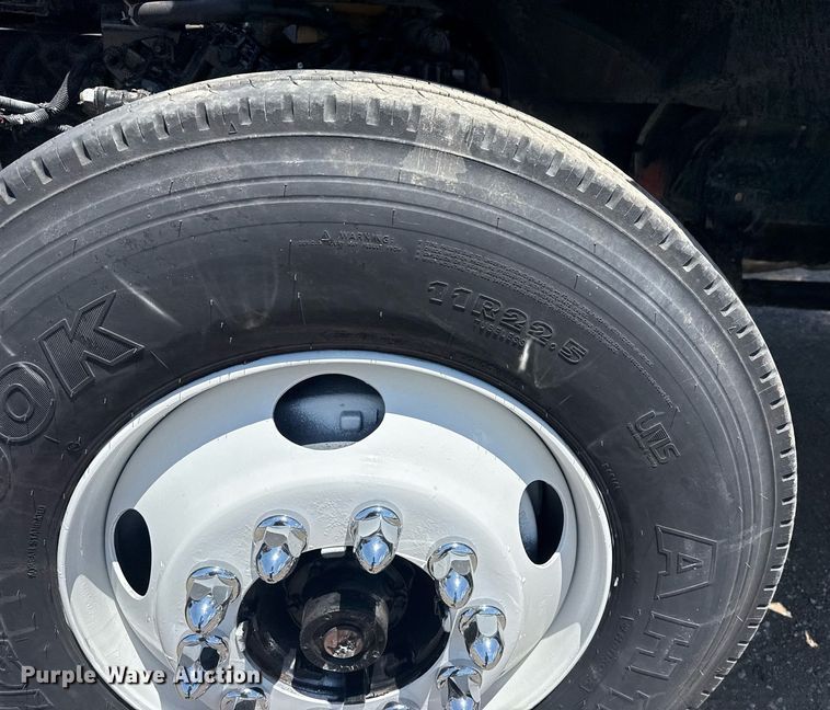 image for item EG6075 2004 Sterling Truck L7501 oil distributor truck