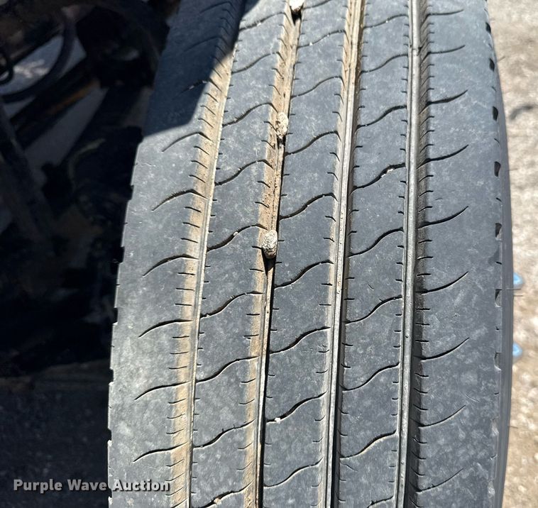 image for item EG6075 2004 Sterling Truck L7501 oil distributor truck