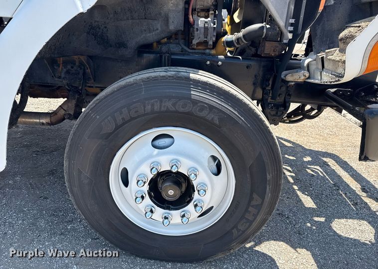 image for item EG6075 2004 Sterling Truck L7501 oil distributor truck